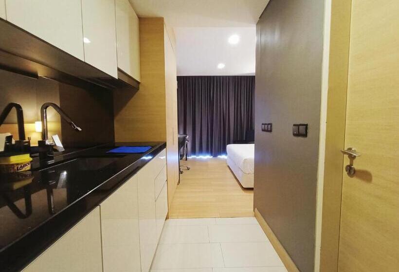 اتاق لوکس با تخت بزرگ, Noble Resort Melaka