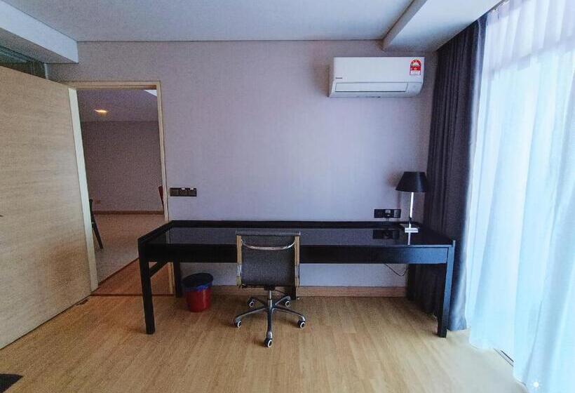 سوئیت با وان آب گرم, Noble Resort Melaka