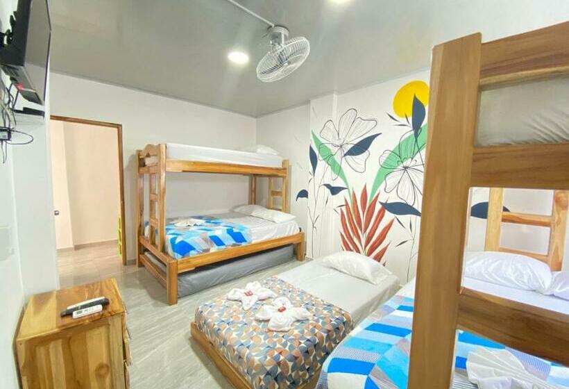 패밀리 룸, Hostal Las Flores