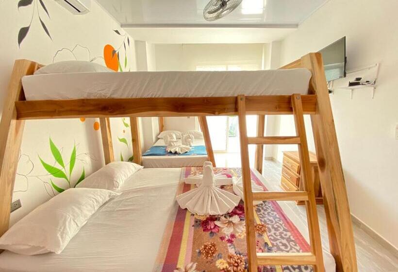 패밀리 스위트, Hostal Las Flores