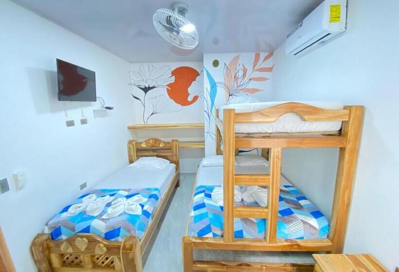 클래식 4인 룸, Hostal Las Flores