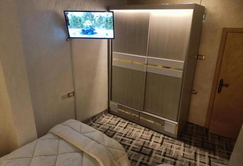 اتاق استاندارد با سرویس بهداشتی مشترک, Hostel ـ Karak Dream