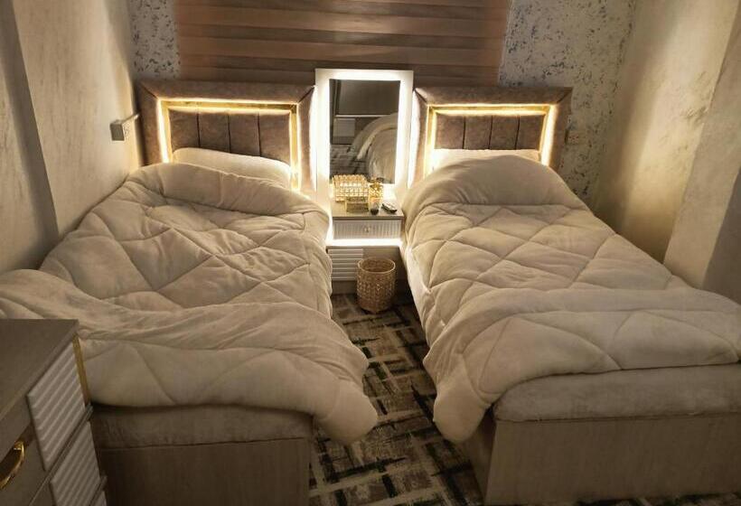 اتاق استاندارد با سرویس بهداشتی مشترک, Hostel ـ Karak Dream