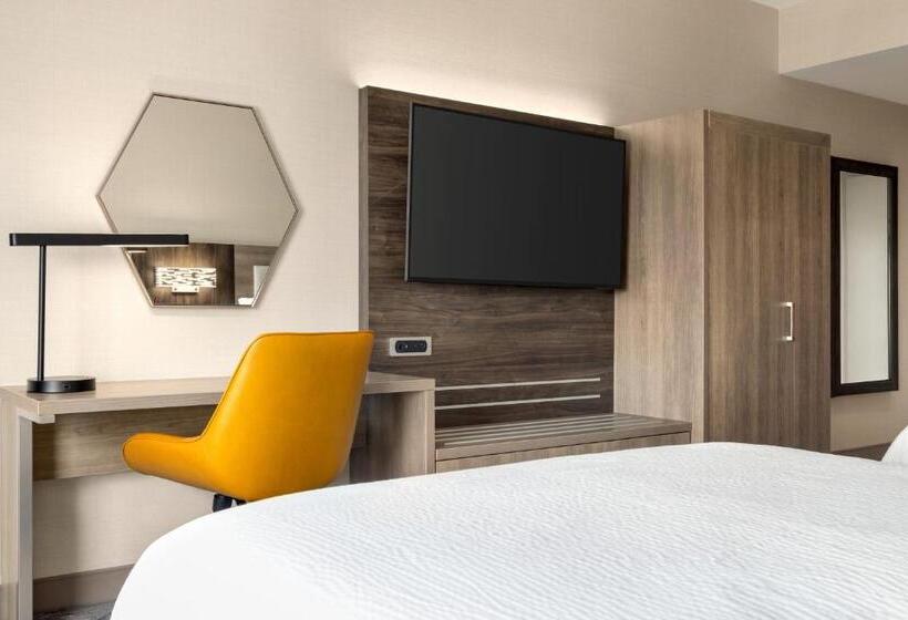 장애인을 위한 킹사이즈 침대 스탠다드 룸, Holiday Inn Express   Strathroy, An Ihg