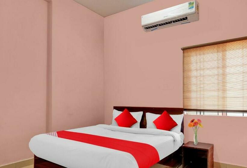 اتاق کلاسیک سه تخته, Flagship Hotel Rudram