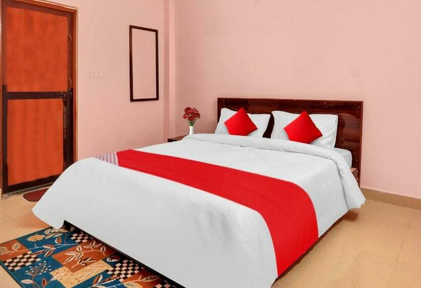 اتاق کلاسیک سه تخته, Flagship Hotel Rudram