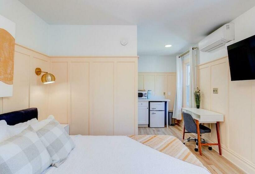 Студия Стандарт, Suite 10 Historic Art City Inn