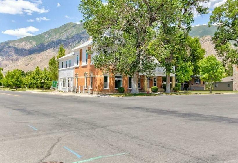 Студия Стандарт, Suite 10 Historic Art City Inn