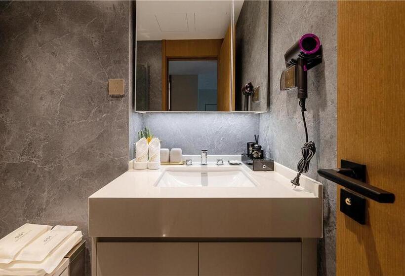 سوییت سوپریور, Cres Asia Residence