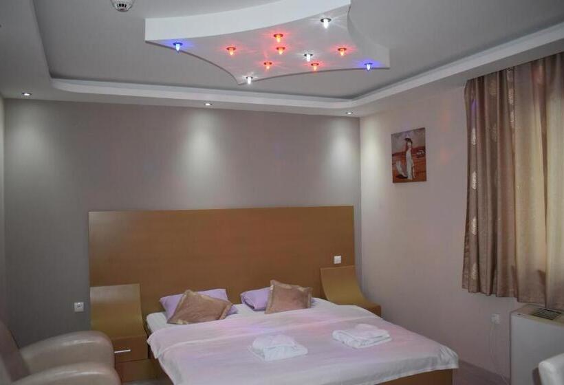اتاق استاندارد, Kristal Garni