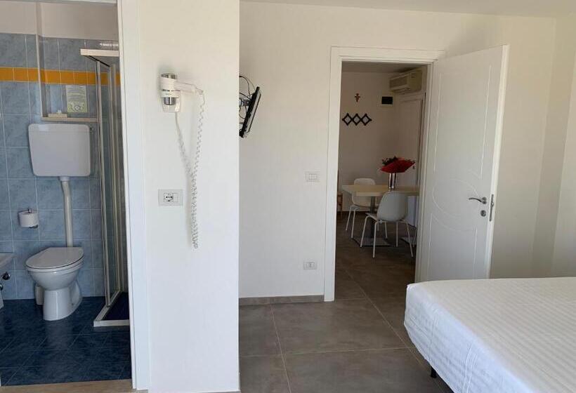 דירת חדר, Daniel Apartments