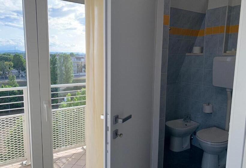 דירת חדר, Daniel Apartments