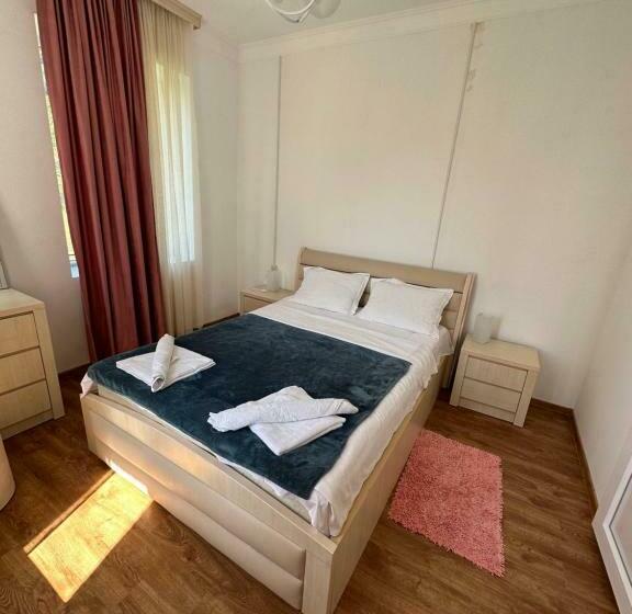 اتاق استاندارد با چشم‌انداز باغ, Leila S Guest House