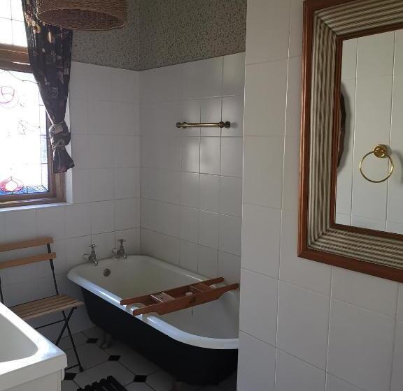 家庭洋房, Drakensberg Bush Lodge And Backpackers