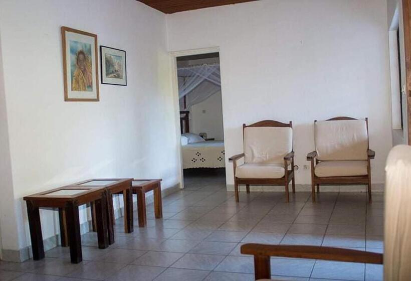 اتاق خانوادگی با چشم‌انداز باغ, Le Panoramique Ankify