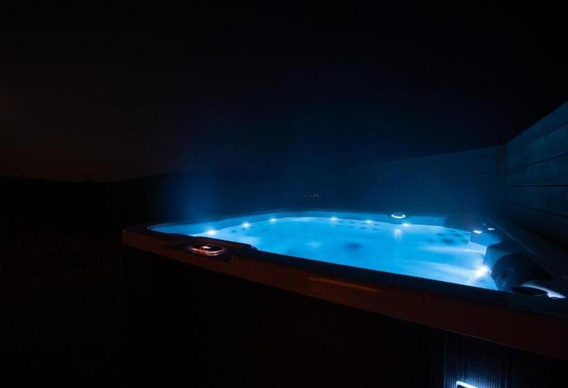 Deluxe Studio, Aurora Borealis Observatory