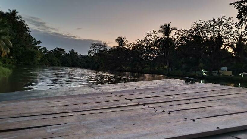 Бунгало Стандарт, Veragua River House