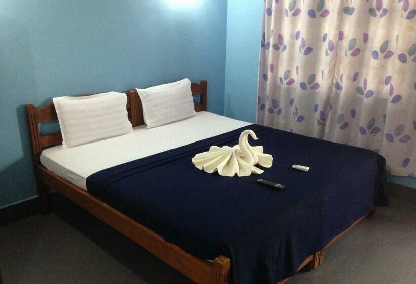 اتاق لوکس با بالکن, Leisure Cottages