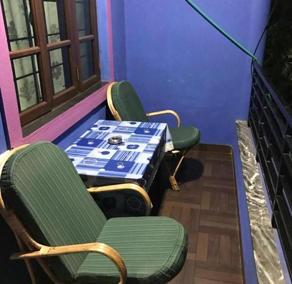 اتاق لوکس, Leisure Cottages