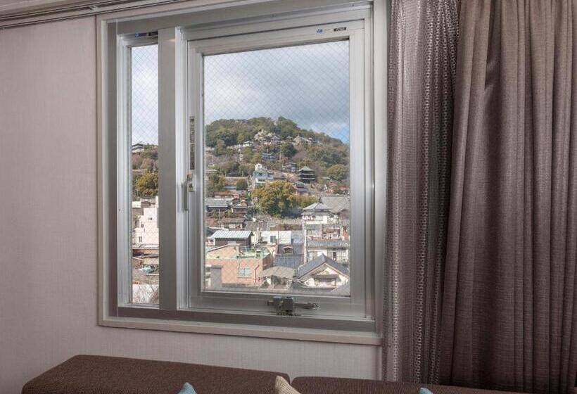اتاق استاندارد با چشم‌انداز کوهستان, Onomichi Royal