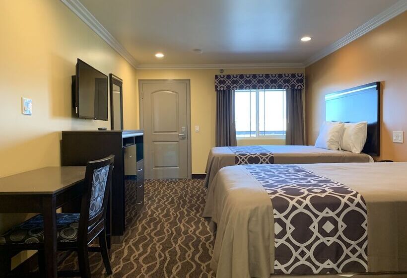 Номер Deluxe, Industry Inn & Suites