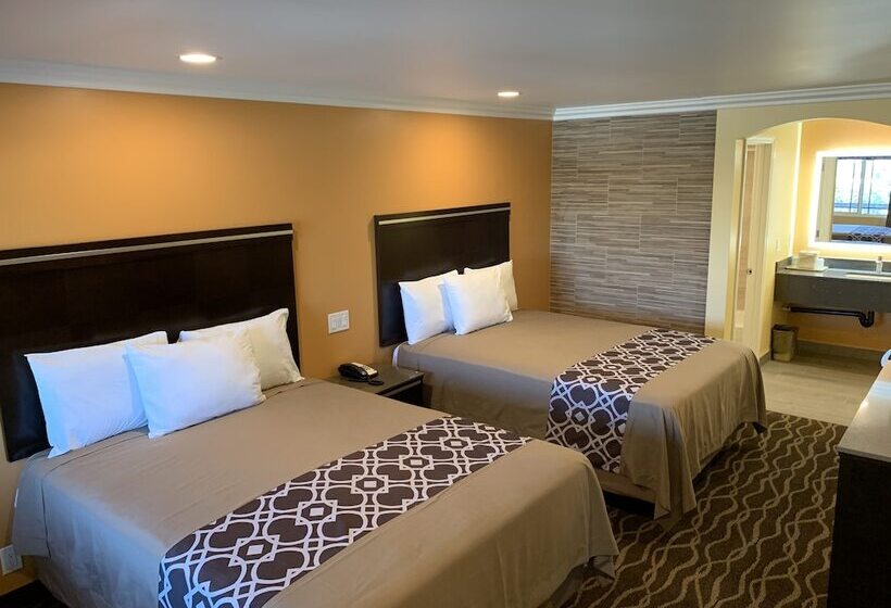 Номер Deluxe, Industry Inn & Suites