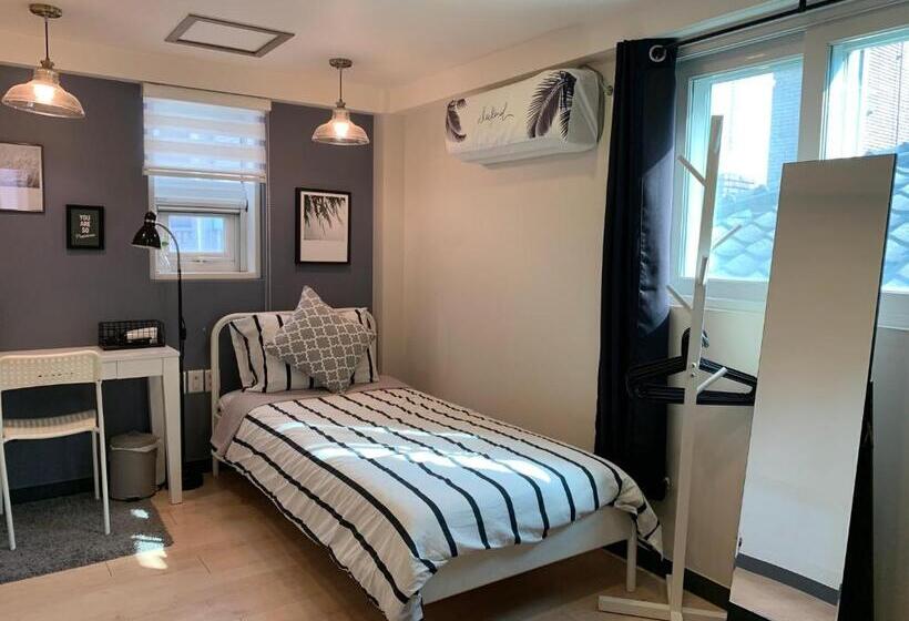 חדר סטנדרט יחיד, Whitetail Guesthouse   Hostel