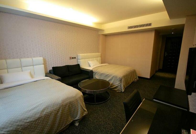 اتاق استاندارد چهار تخته, Fairy Tale City Motel
