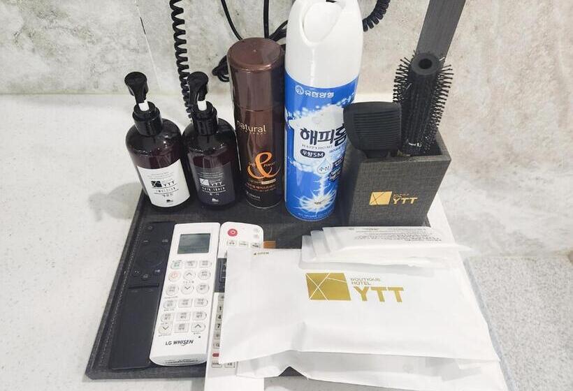 디럭스 룸, Ytt