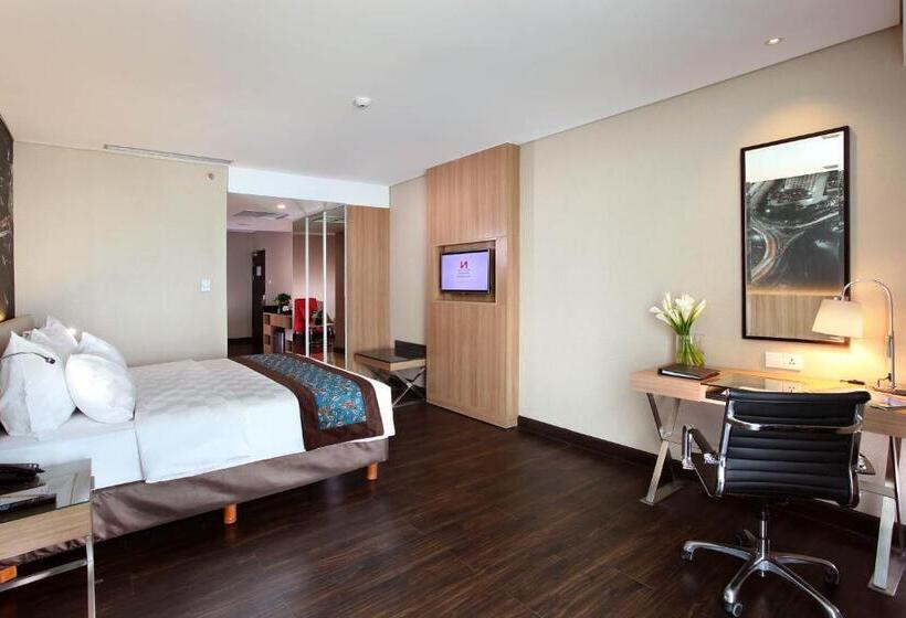 Номер Deluxe, Swiss Belhotel Airport Jakarta