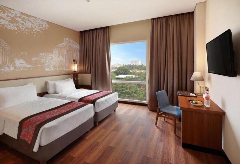 Номер Deluxe, Swiss Belhotel Airport Jakarta