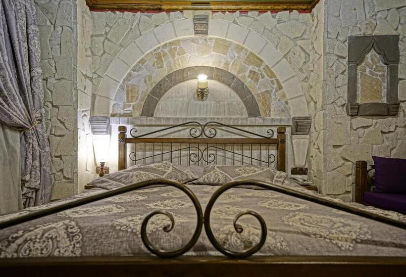 Quarto Estandar, Alaturca House