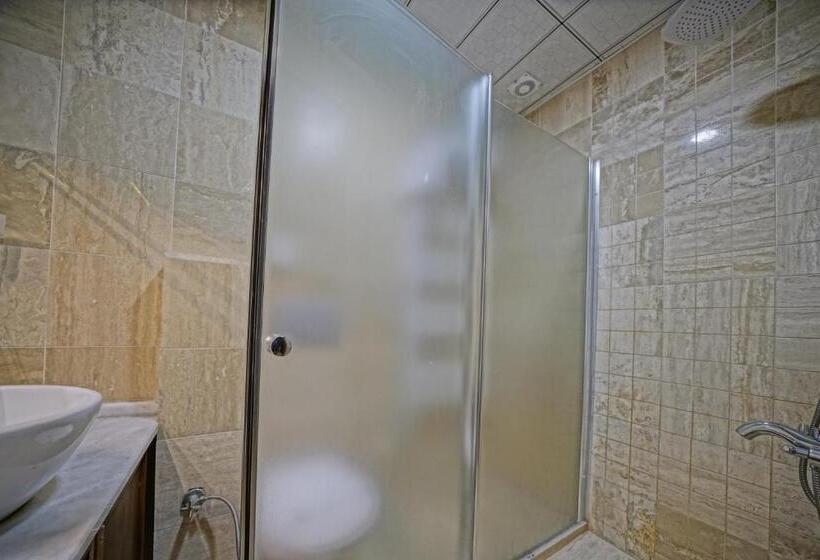 Quarto Estandar, Alaturca House