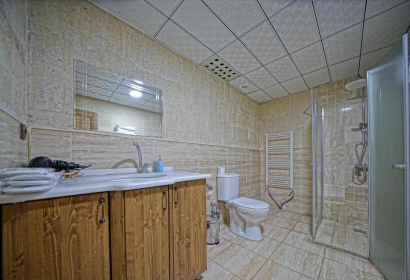 اتاق خانوادگی, Alaturca House