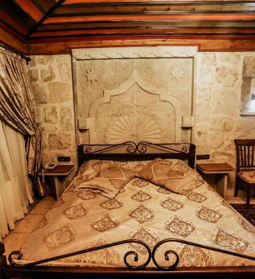 Quarto Deluxe, Alaturca House