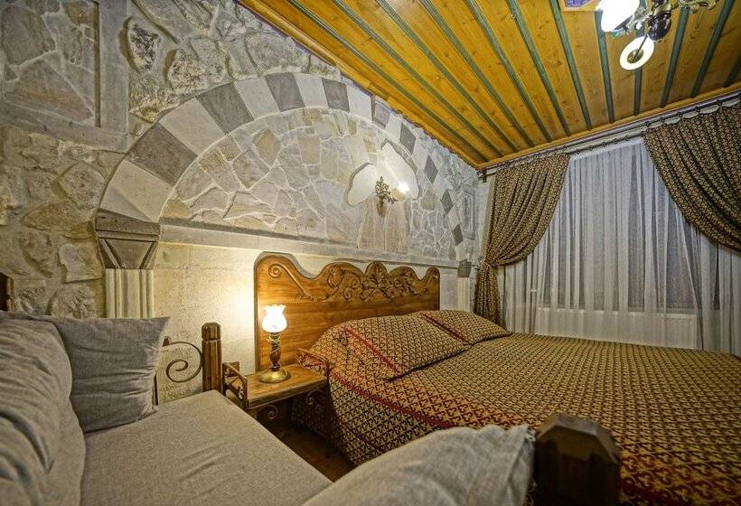Quarto Estandar, Alaturca House