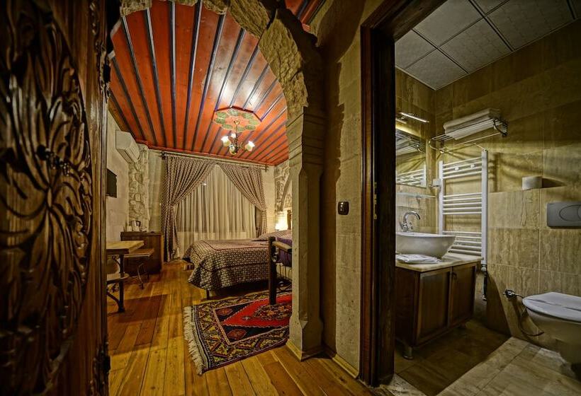 Quarto Estandar, Alaturca House