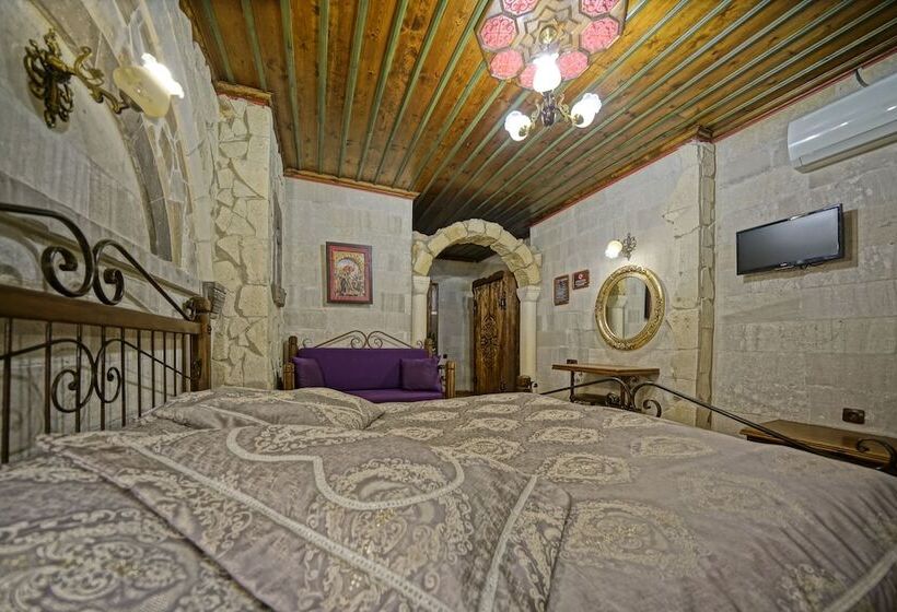 Quarto Estandar, Alaturca House