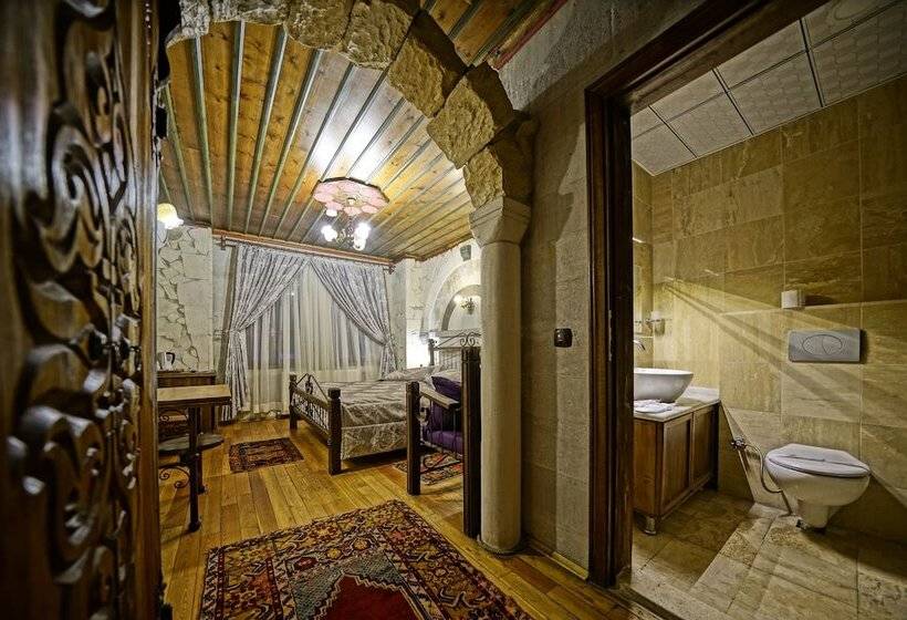 Quarto Estandar, Alaturca House