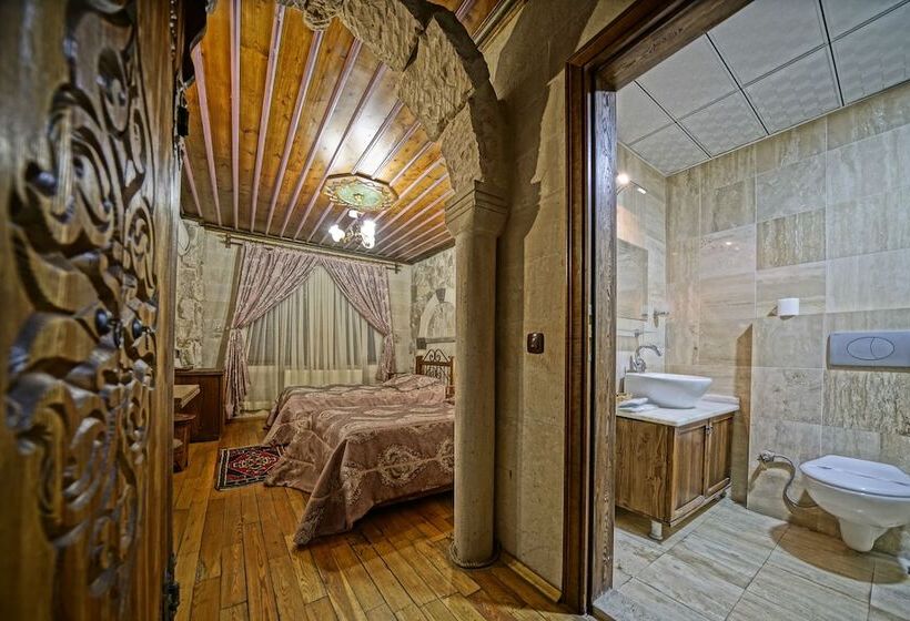 Quarto Estandar, Alaturca House
