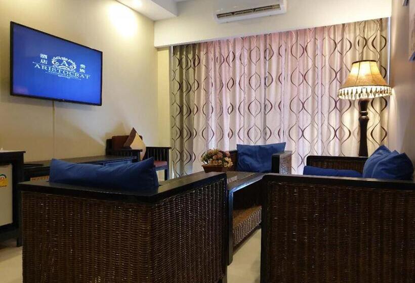 سوییت جونیور, Aristocrat Residence &