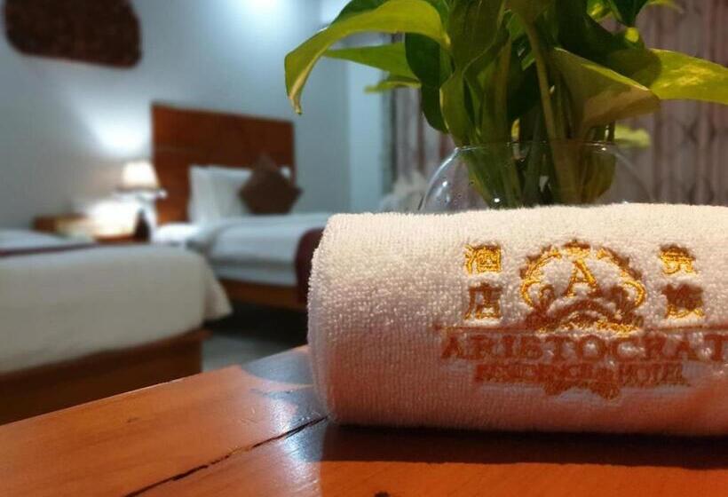 اتاق لوکس, Aristocrat Residence &