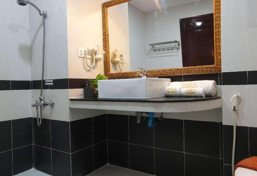 اتاق لوکس با چشم‌انداز دریا, Aristocrat Residence &