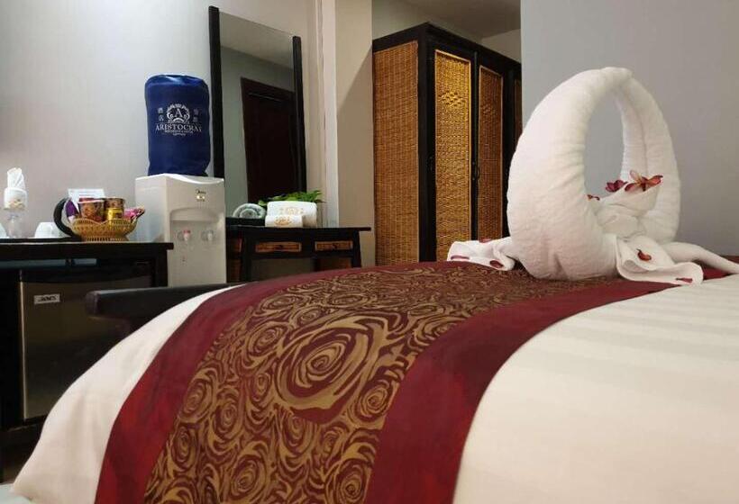 اتاق لوکس با چشم‌انداز دریا, Aristocrat Residence &