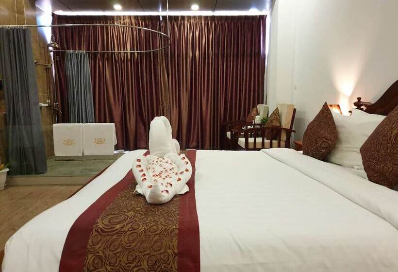 اتاق لوکس با تخت بزرگ, Aristocrat Residence &