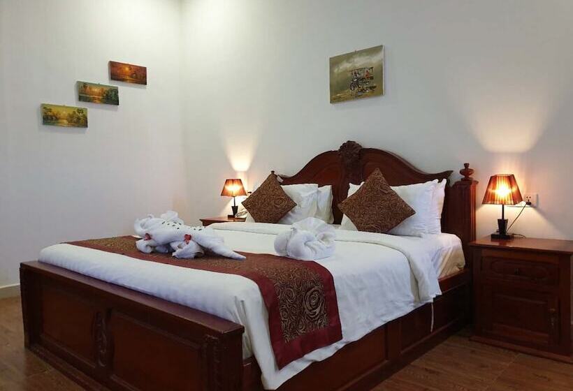 اتاق لوکس با تخت بزرگ, Aristocrat Residence &