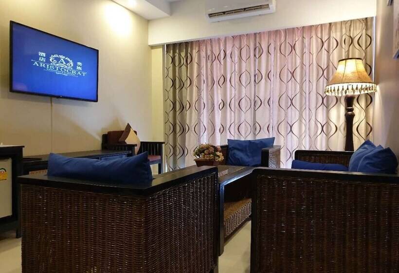 سوییت جونیور, Aristocrat Residence &