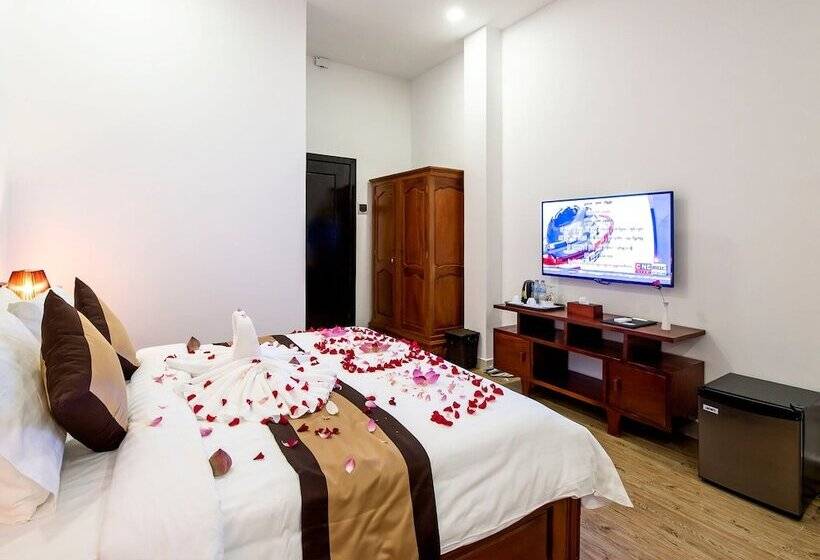 اتاق لوکس با تخت بزرگ, Aristocrat Residence &
