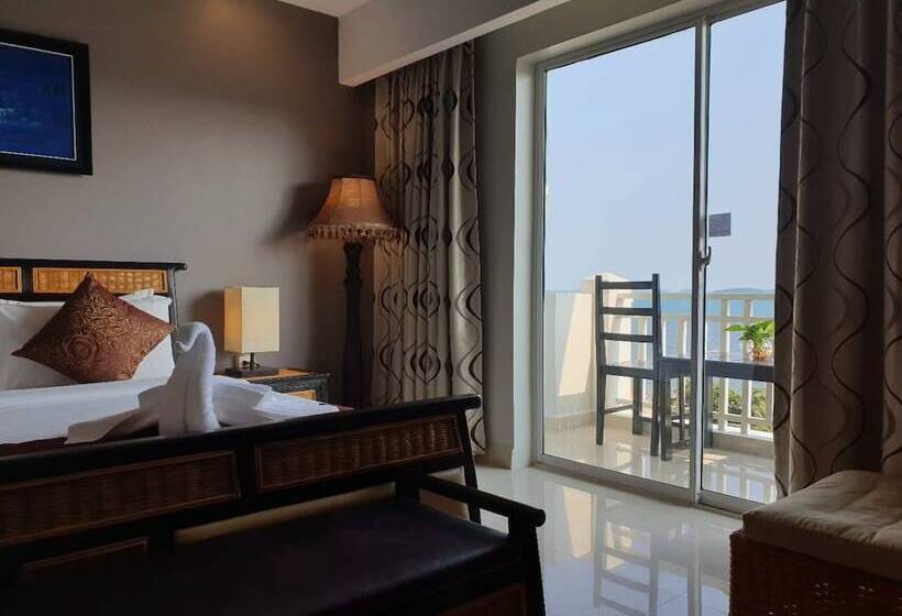 اتاق لوکس با تخت بزرگ, Aristocrat Residence &