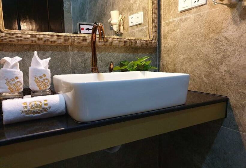 اتاق لوکس با تخت بزرگ, Aristocrat Residence &